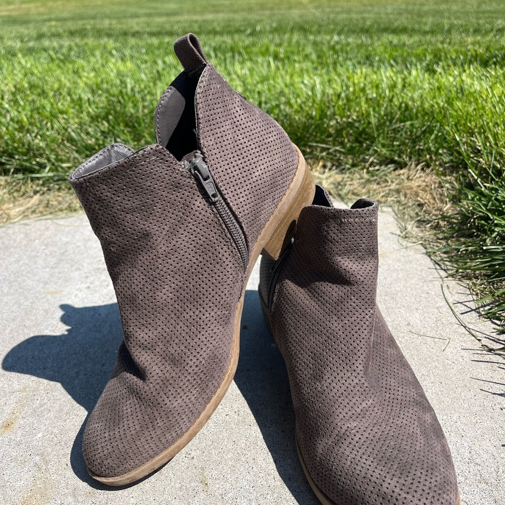 Universal Thread Brown Ankle Booties